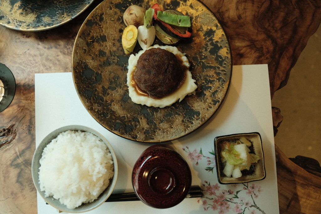 SUMIBI STEAK 藤間 ランチで食べた本日のハンバーグセット